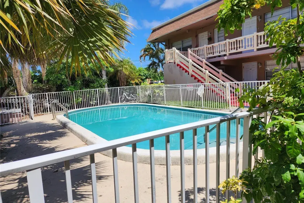 241 SE 9th Ave # 103, Pompano Beach FL 33060
