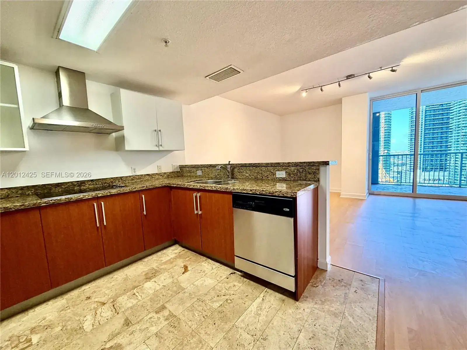 170 SE 14th St # 2906, Miami FL 33131 photo 2