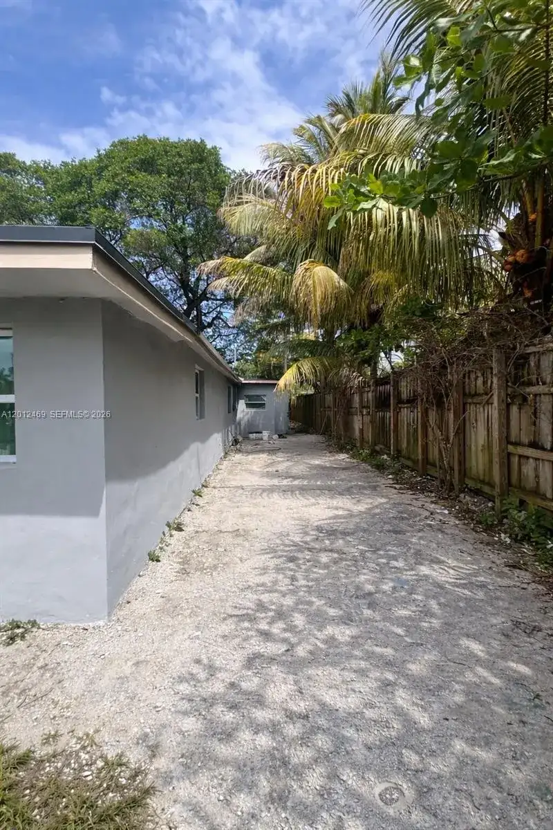 1861 NW 112th St, Miami FL 33167 photo 3