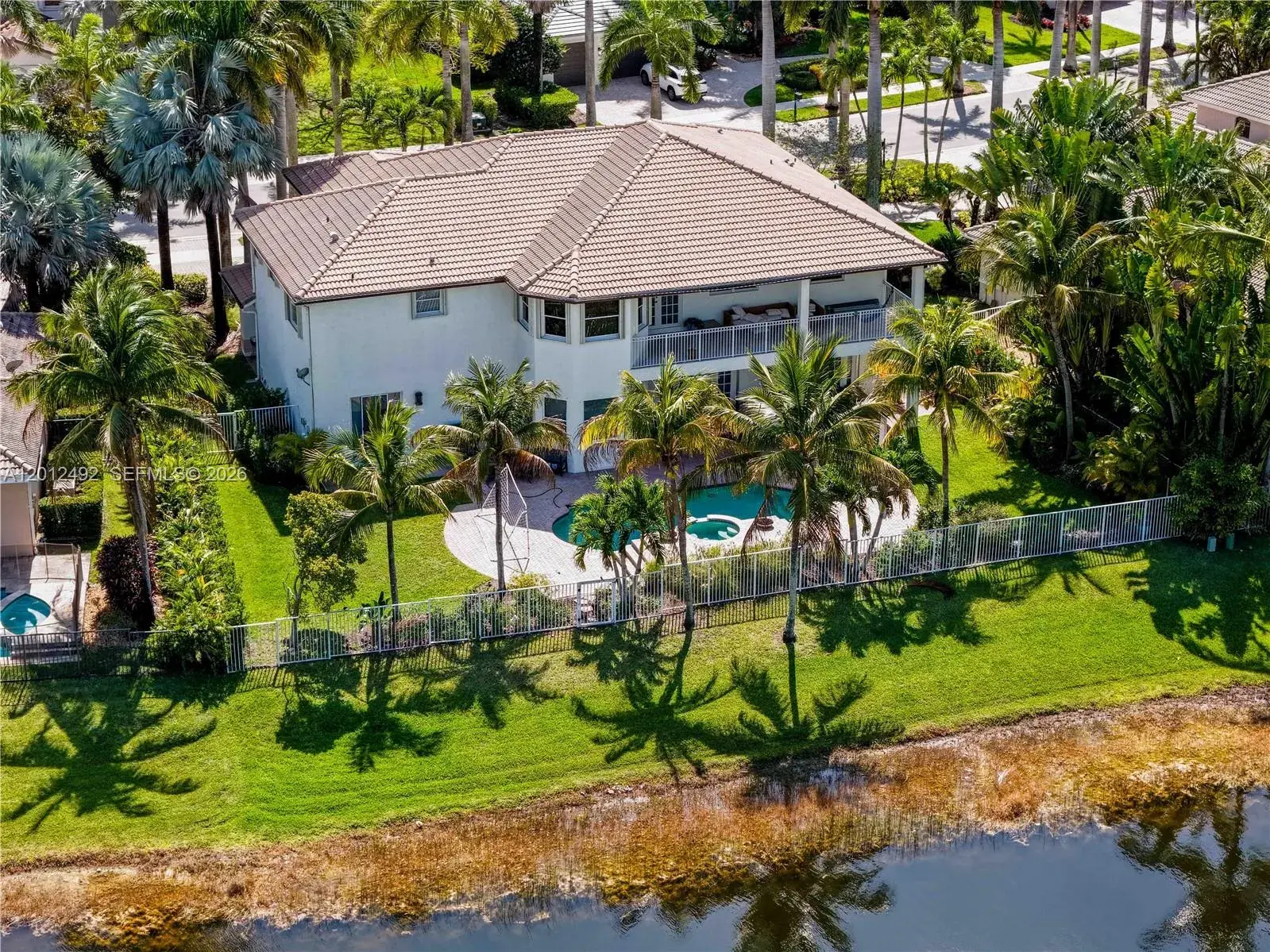 1422 Victoria Isle Dr, Weston FL 33327