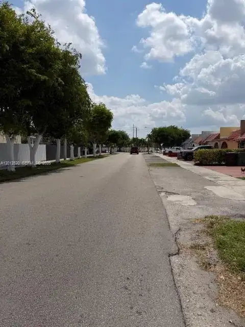 1656 W 57th Ter, Hialeah FL 33012 photo 3