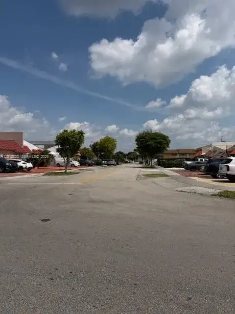 1656 W 57th Ter, Hialeah FL 33012 photo 4
