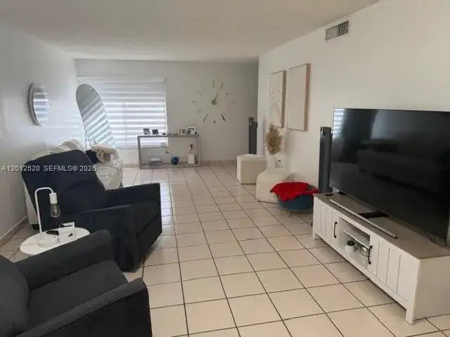 1656 W 57th Ter, Hialeah FL 33012 photo 5