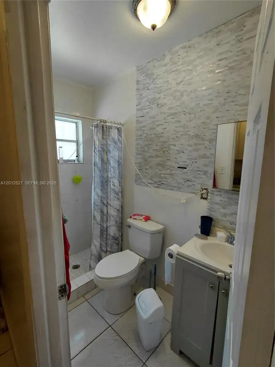 2140 NW 1st Ter, Miami FL 33125 photo 4