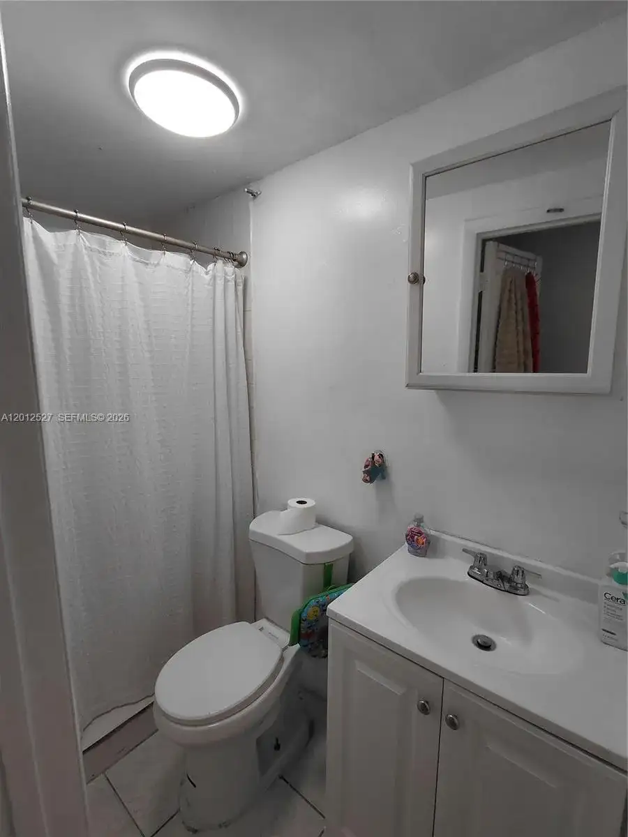 2140 NW 1st Ter, Miami FL 33125 photo 5