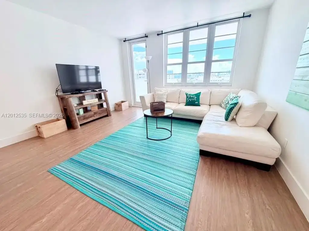 100 Lincoln Rd # 922, Miami Beach FL 33139 photo 2