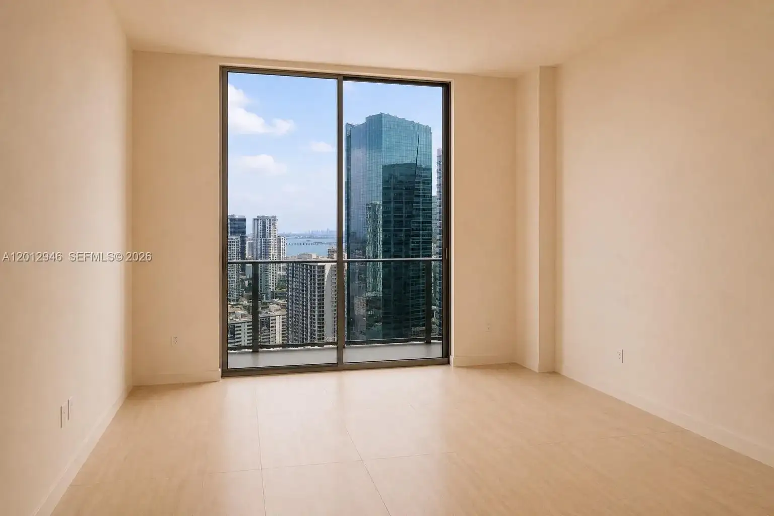 77 SE 5 ST, Miami FL 33131 photo 3