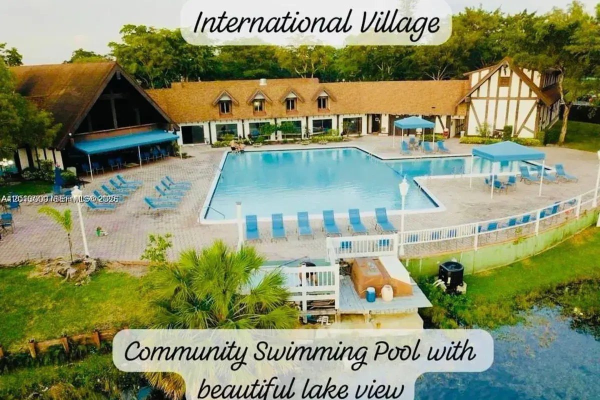3730 Inverrary Dr # 3B, Lauderhill FL 33319