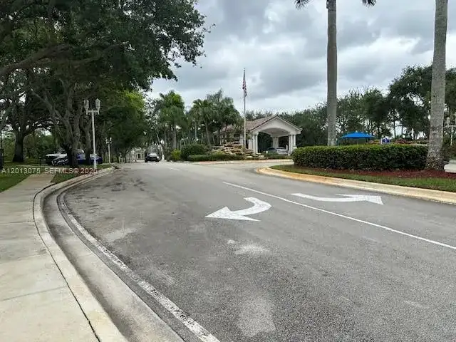 17110 NW 10th St, Pembroke Pines FL 33028 photo 3