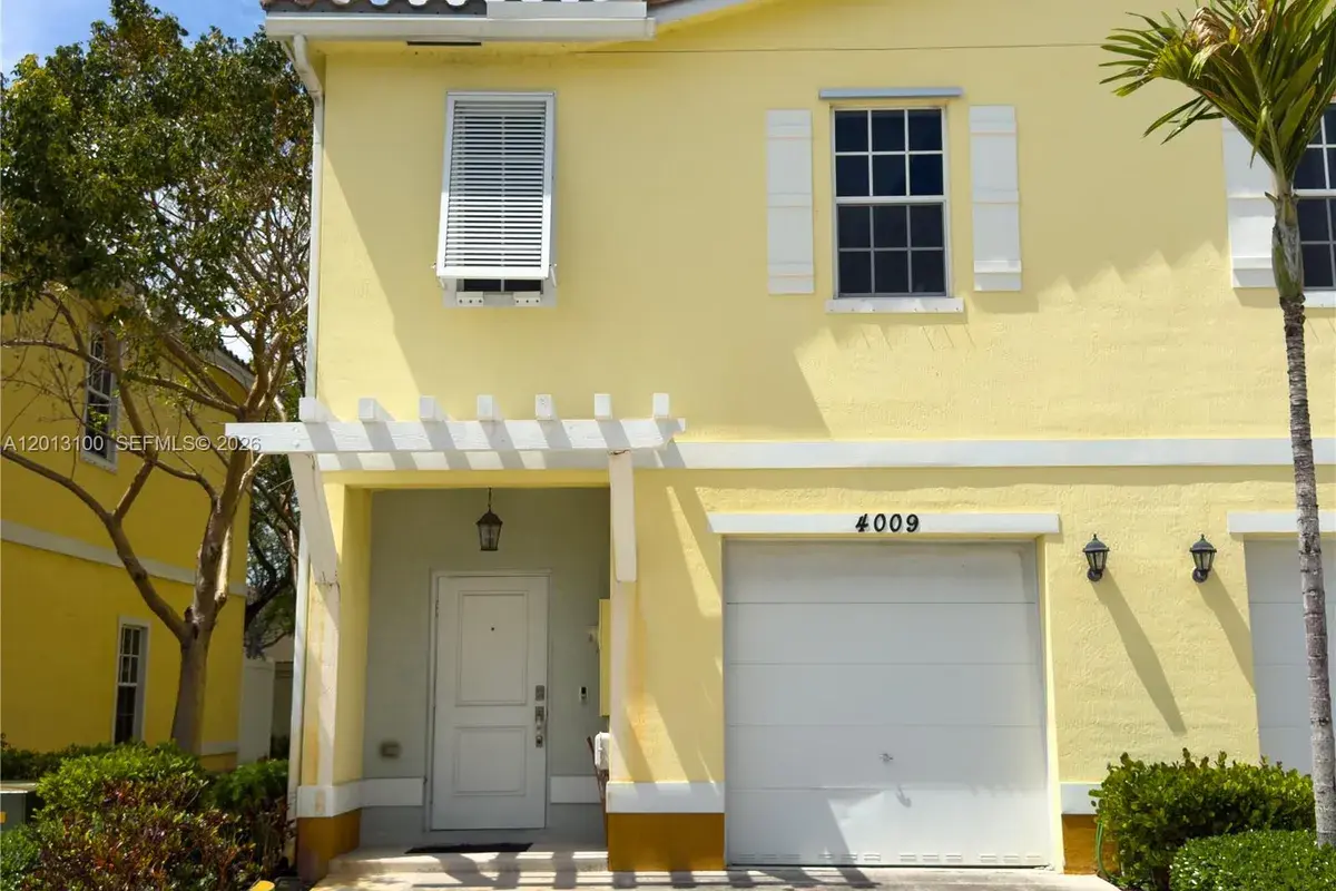 4009 NW 11th Dr, Lauderhill FL 33313