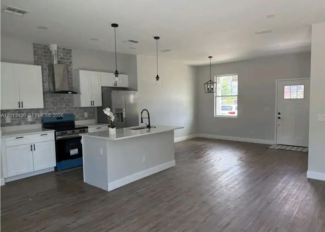 18479 Poston Ave, Other City - In The State Of Florida FL 33948 photo 3