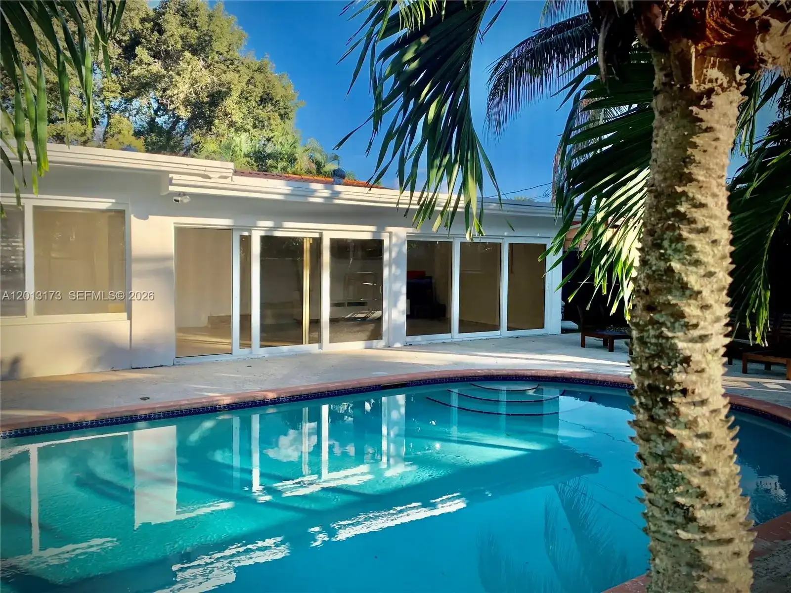 19340 NE 18th Ct, Miami FL 33179 photo 2