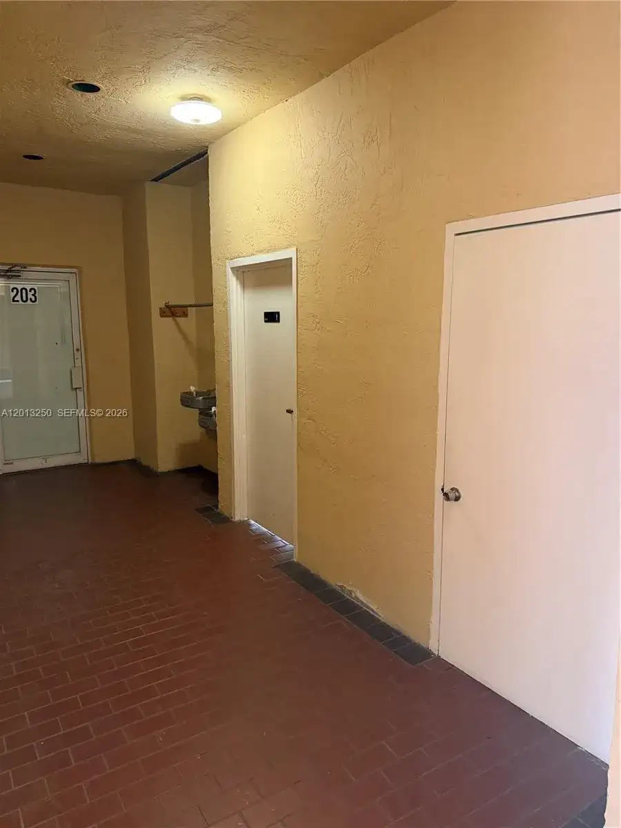 7400 NW 7th St # 201, Miami FL 33126 photo 3