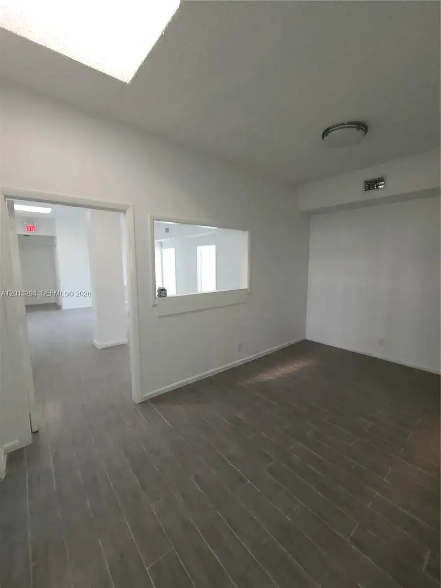 2406 E Oakland Park Blvd, Fort Lauderdale FL 33306 photo 2