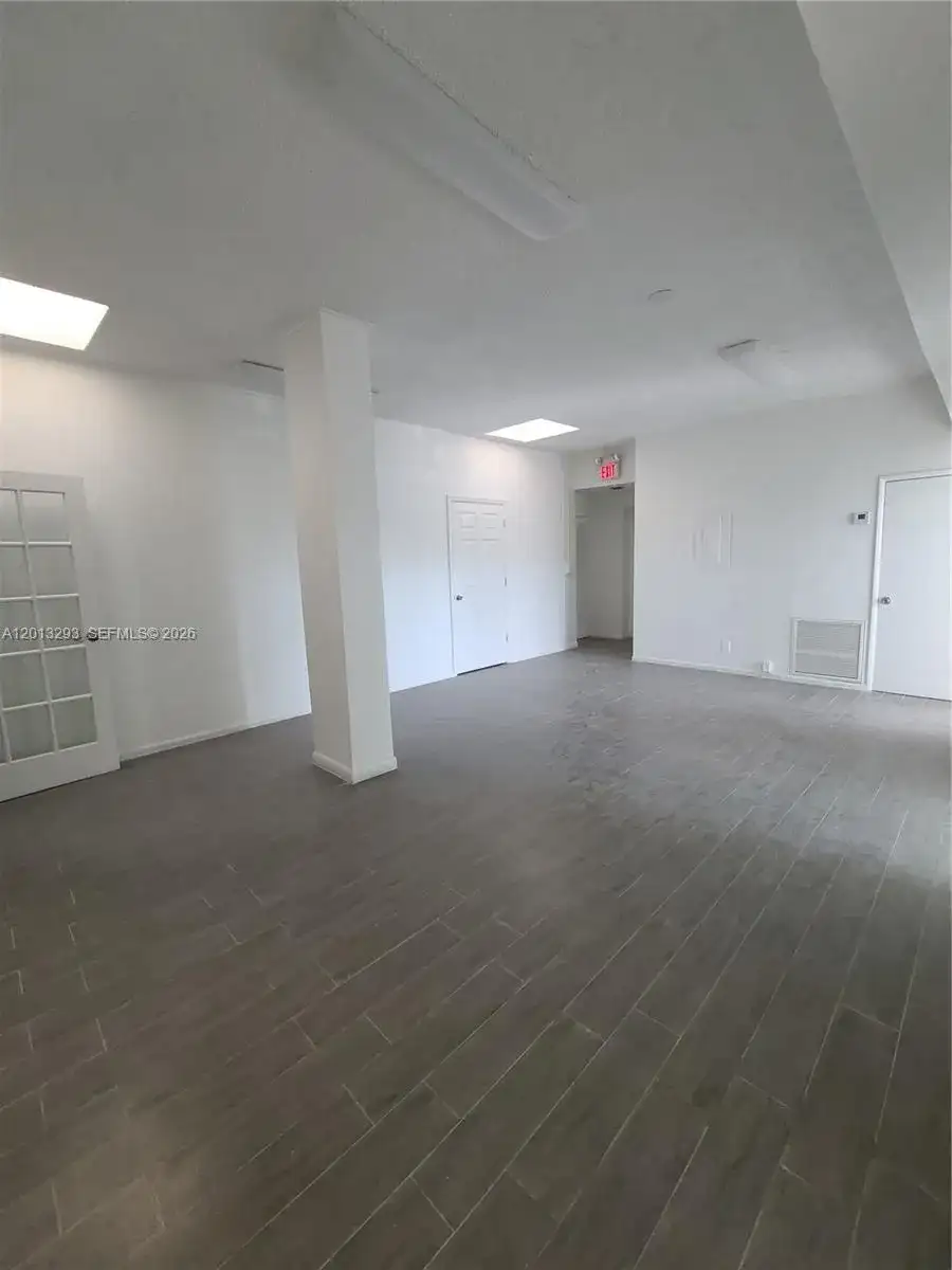 2406 E Oakland Park Blvd, Fort Lauderdale FL 33306 photo 3