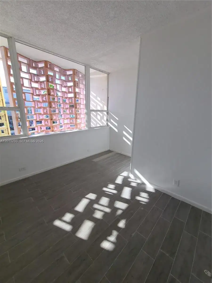 2406 E Oakland Park Blvd, Fort Lauderdale FL 33306 photo 4