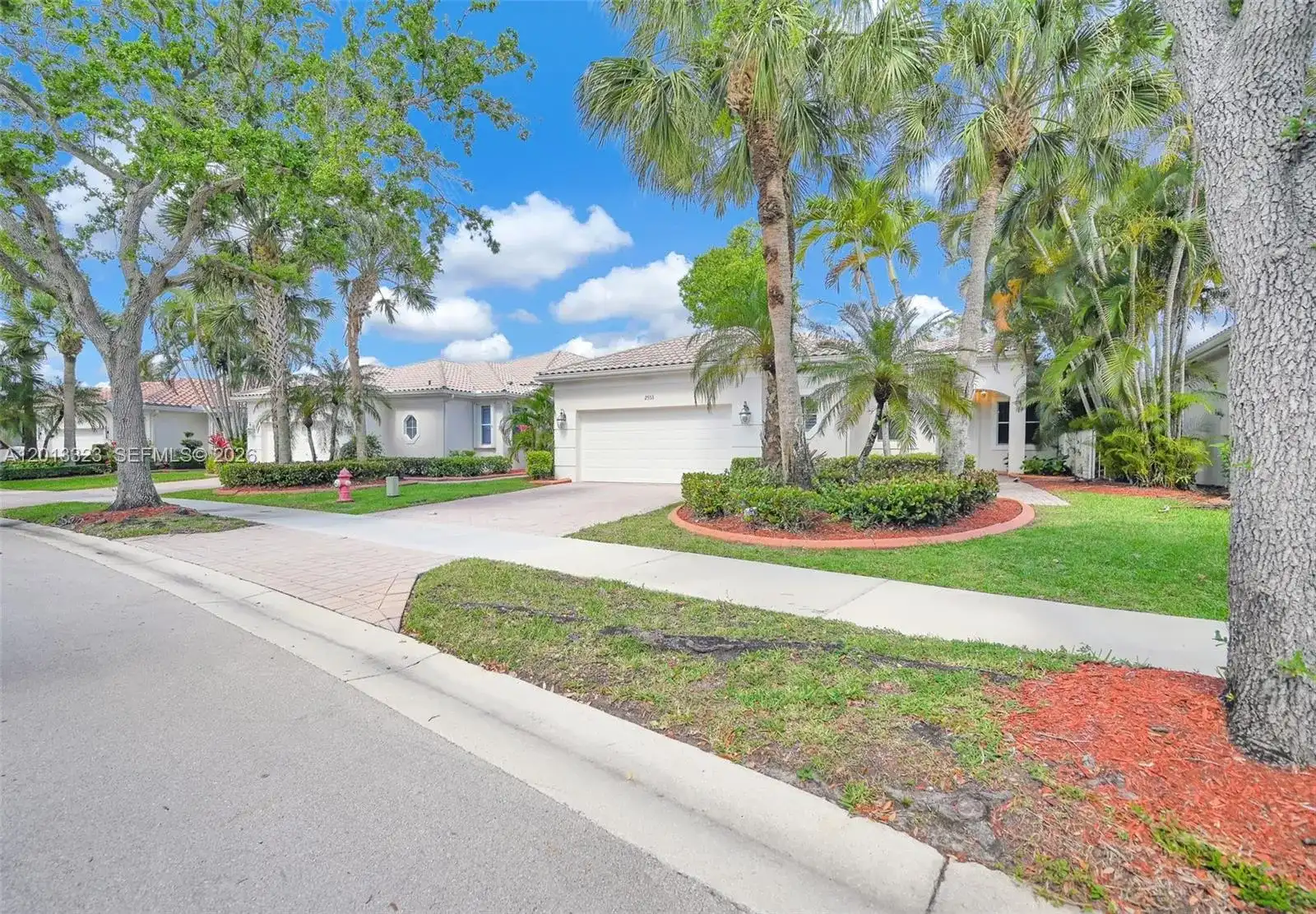 2553 Bay Pointe Drive, Weston FL 33327