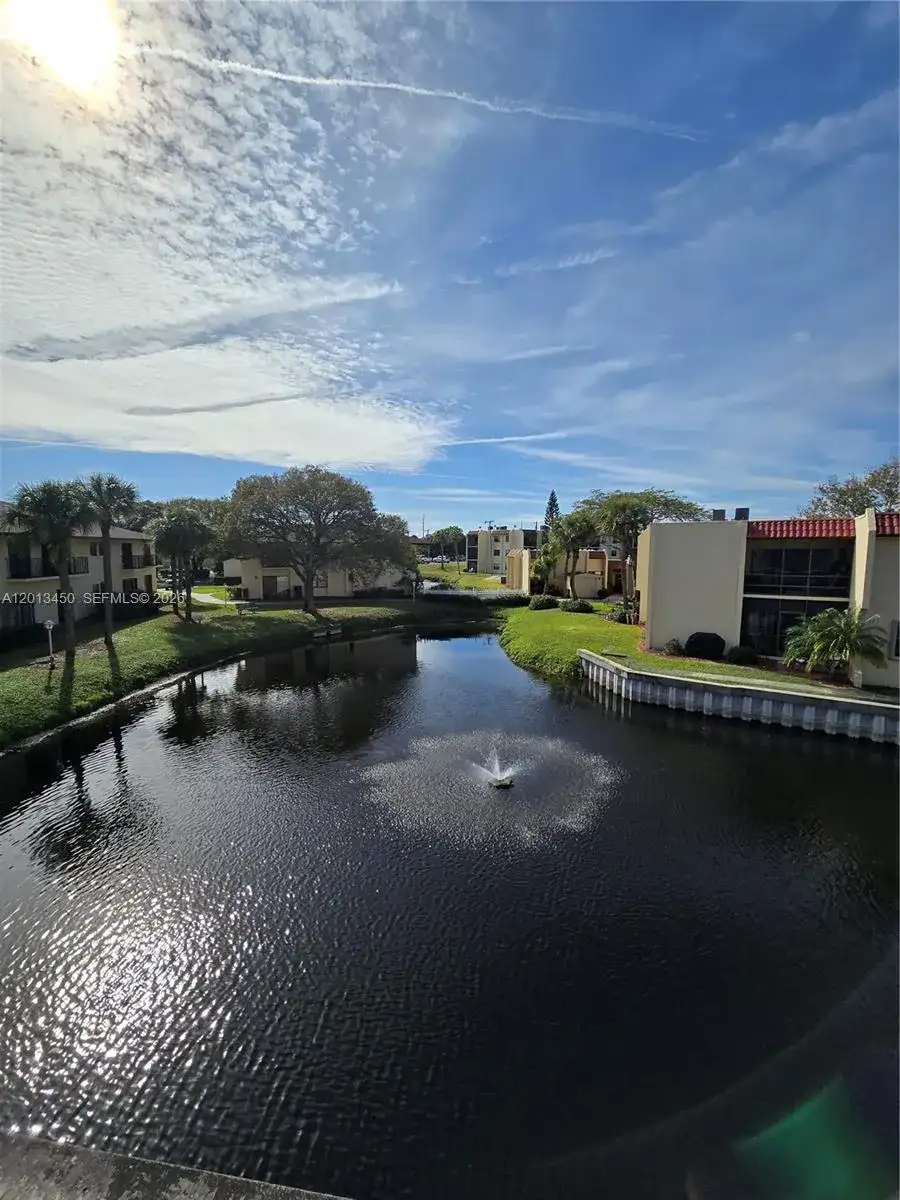 2050 Oleander Blvd # 206, Fort Pierce FL 34950 photo 2
