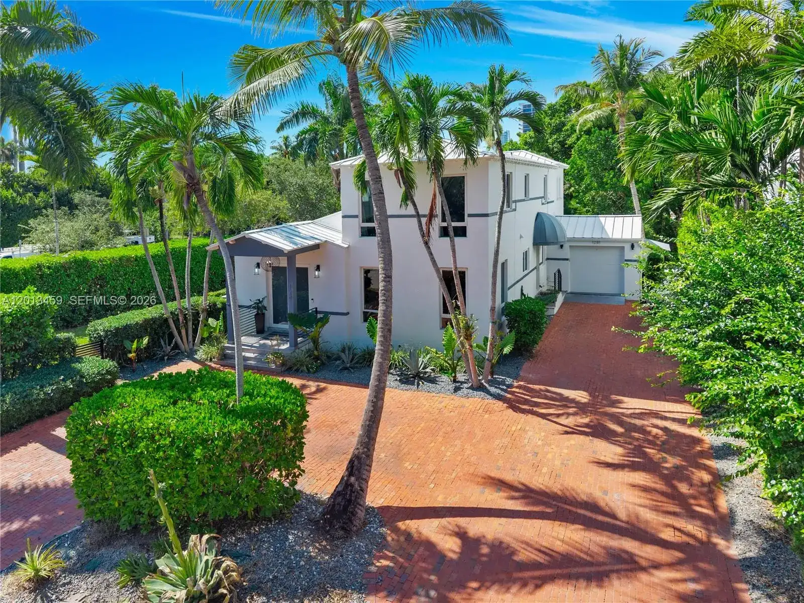 1281 S Venetian Way, Miami FL 33139 photo 2
