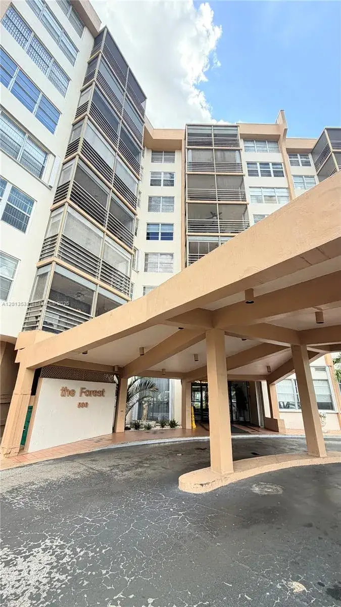 900 Saint Charles Pl # 520, Pembroke Pines FL 33026