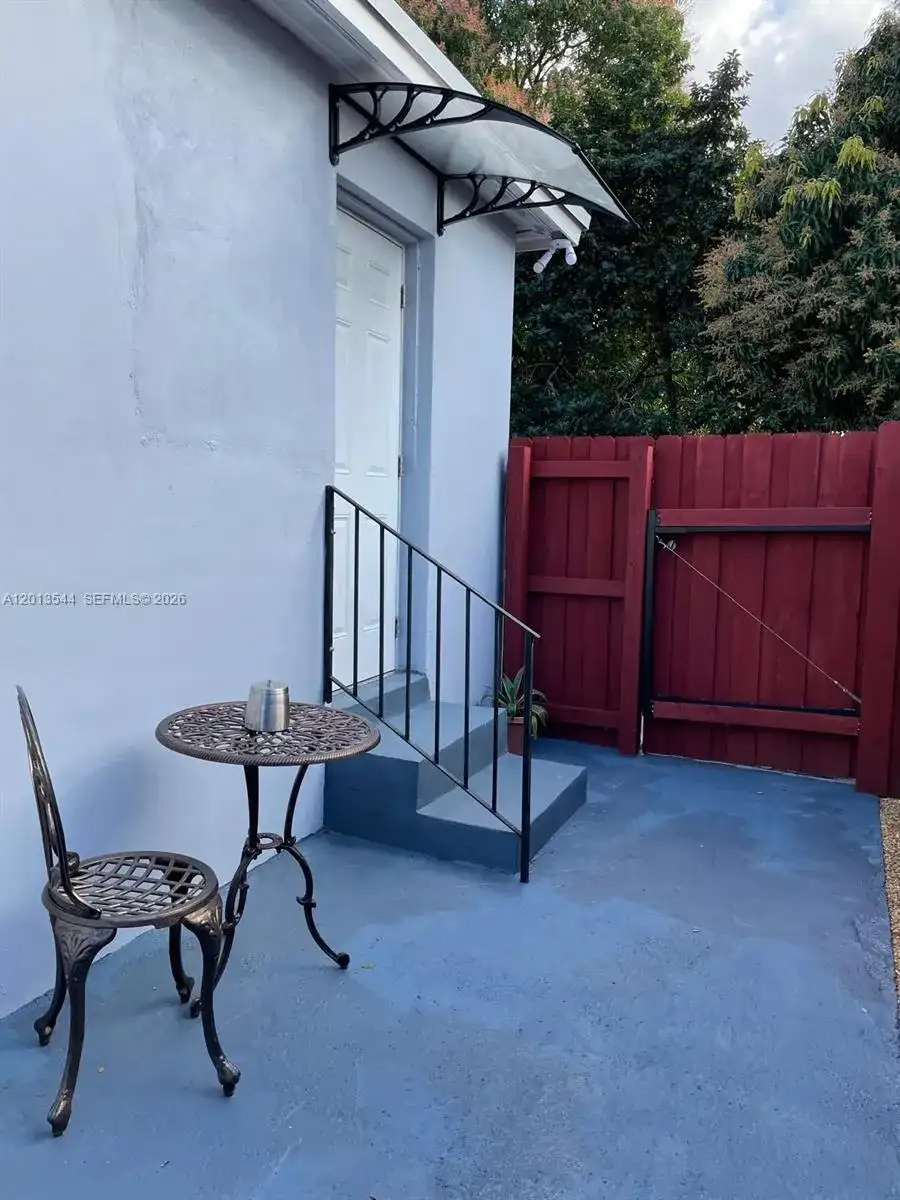 830 NE 159th St, North Miami Beach FL 33162 photo 4