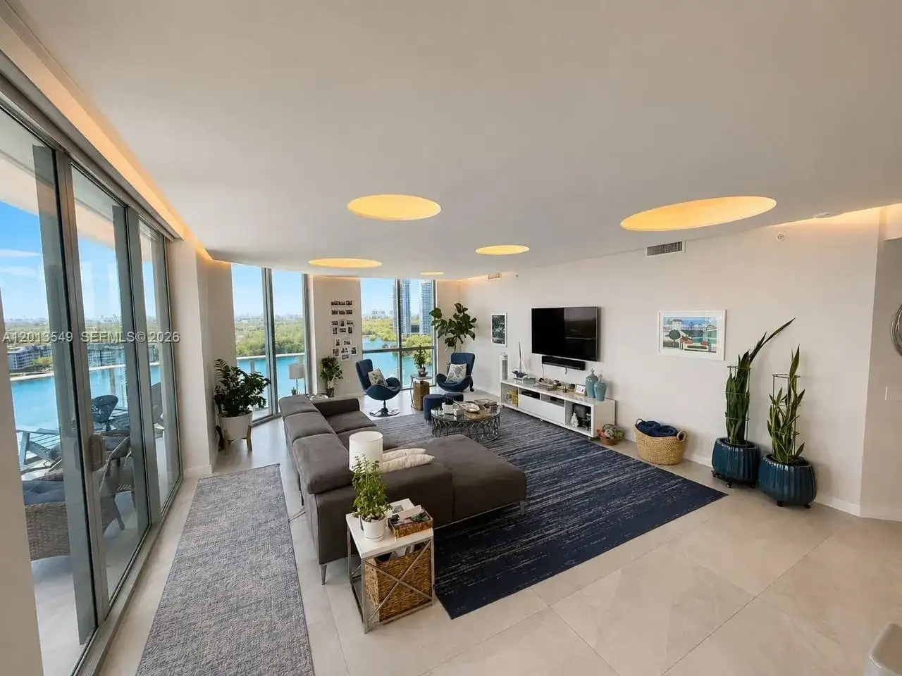 17111 Biscayne Blvd # 1610, North Miami Beach FL 33160 photo 2