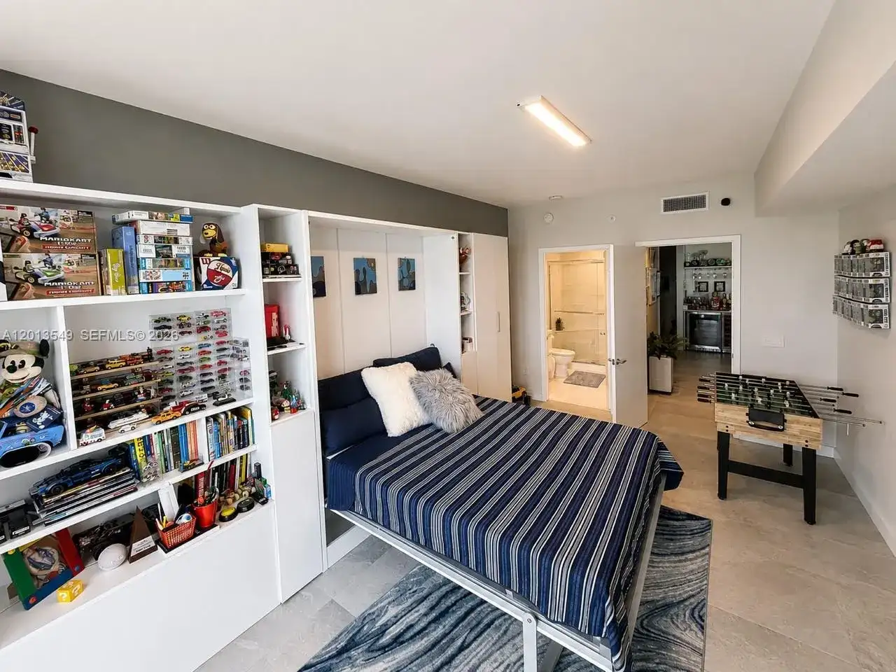 17111 Biscayne Blvd # 1610, North Miami Beach FL 33160 photo 4