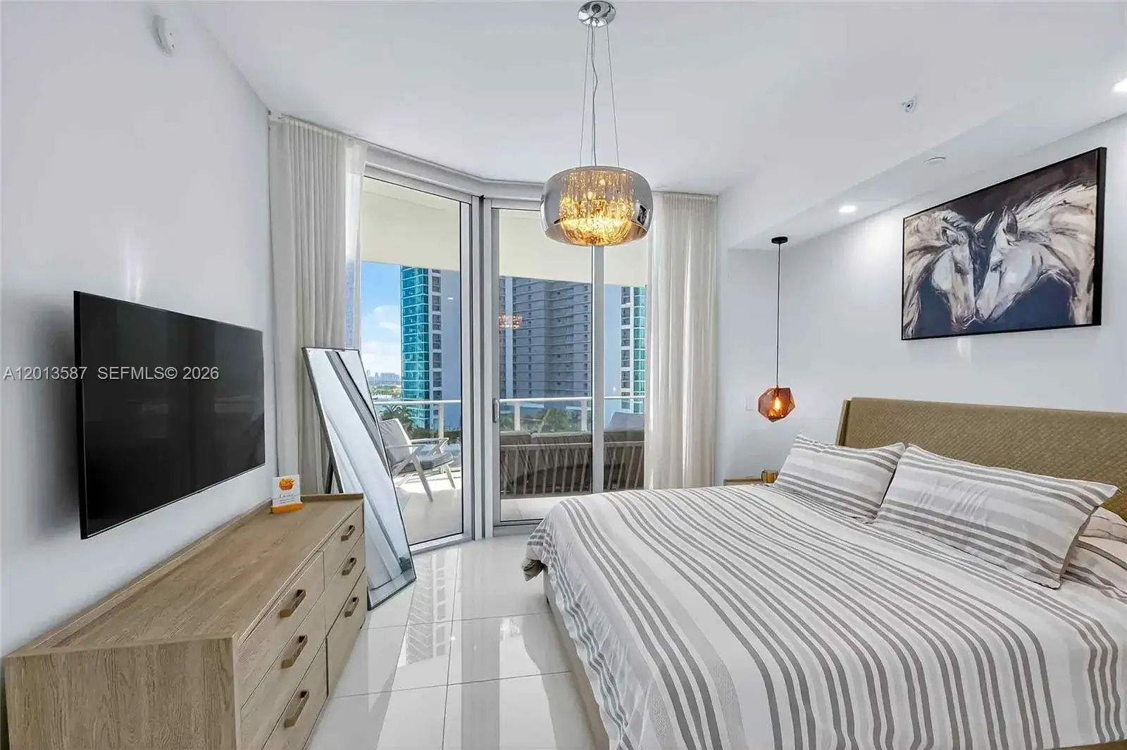 851 NE 1st Ave # 1603, Miami FL 33132 photo 3