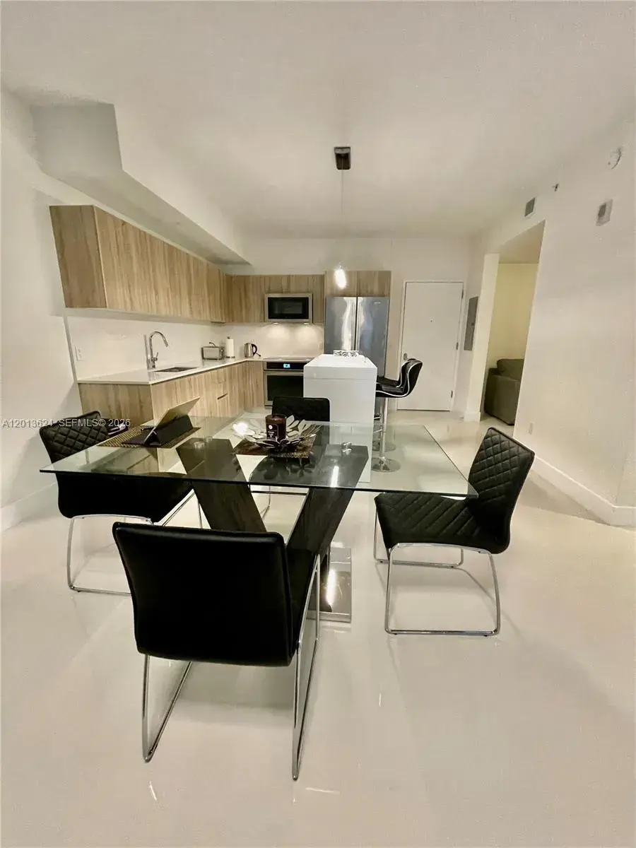 2960 NE 207th # 707, Aventura FL 33180