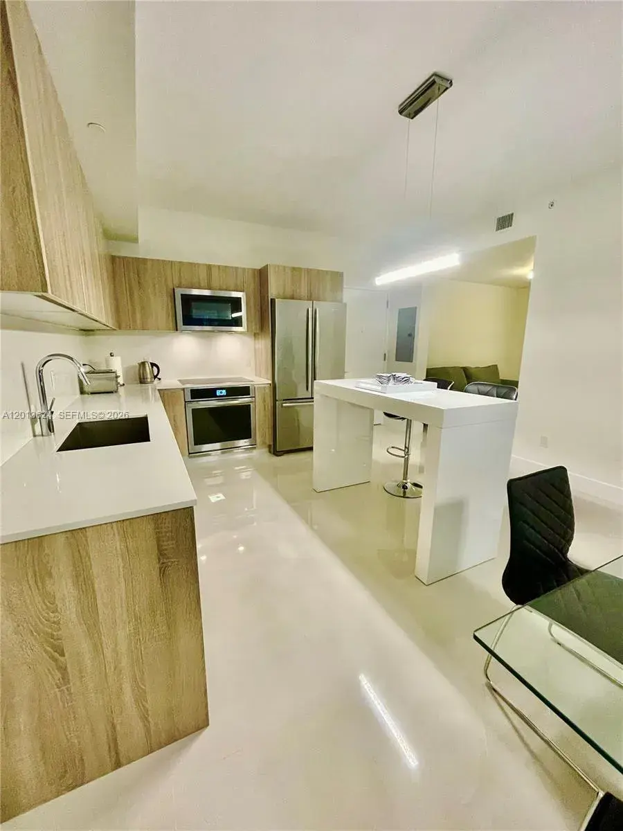 2960 NE 207th # 707, Aventura FL 33180