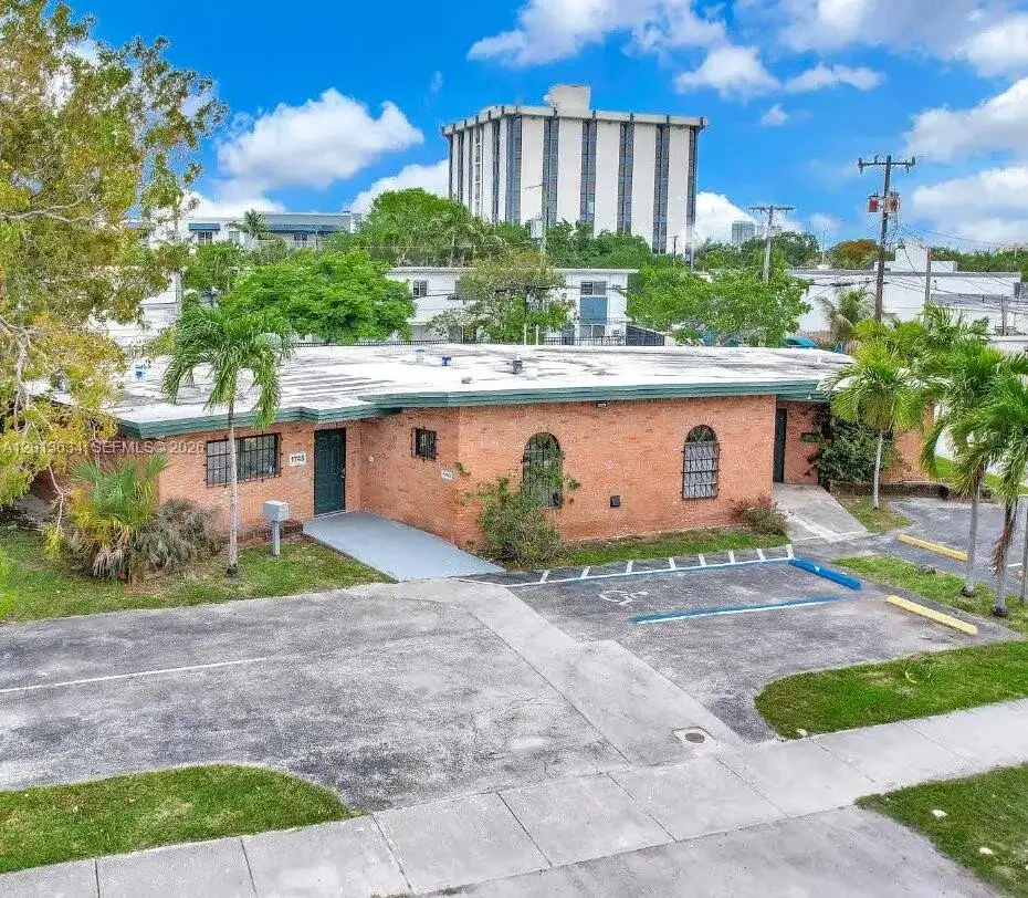 1747 NE 124th St, North Miami FL 33181 photo 4