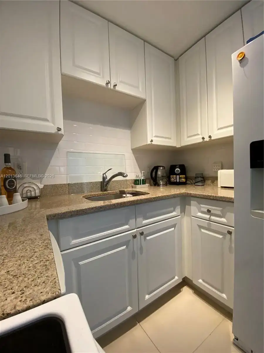 5050 NW 7th St # 312, Miami FL 33126 photo 2