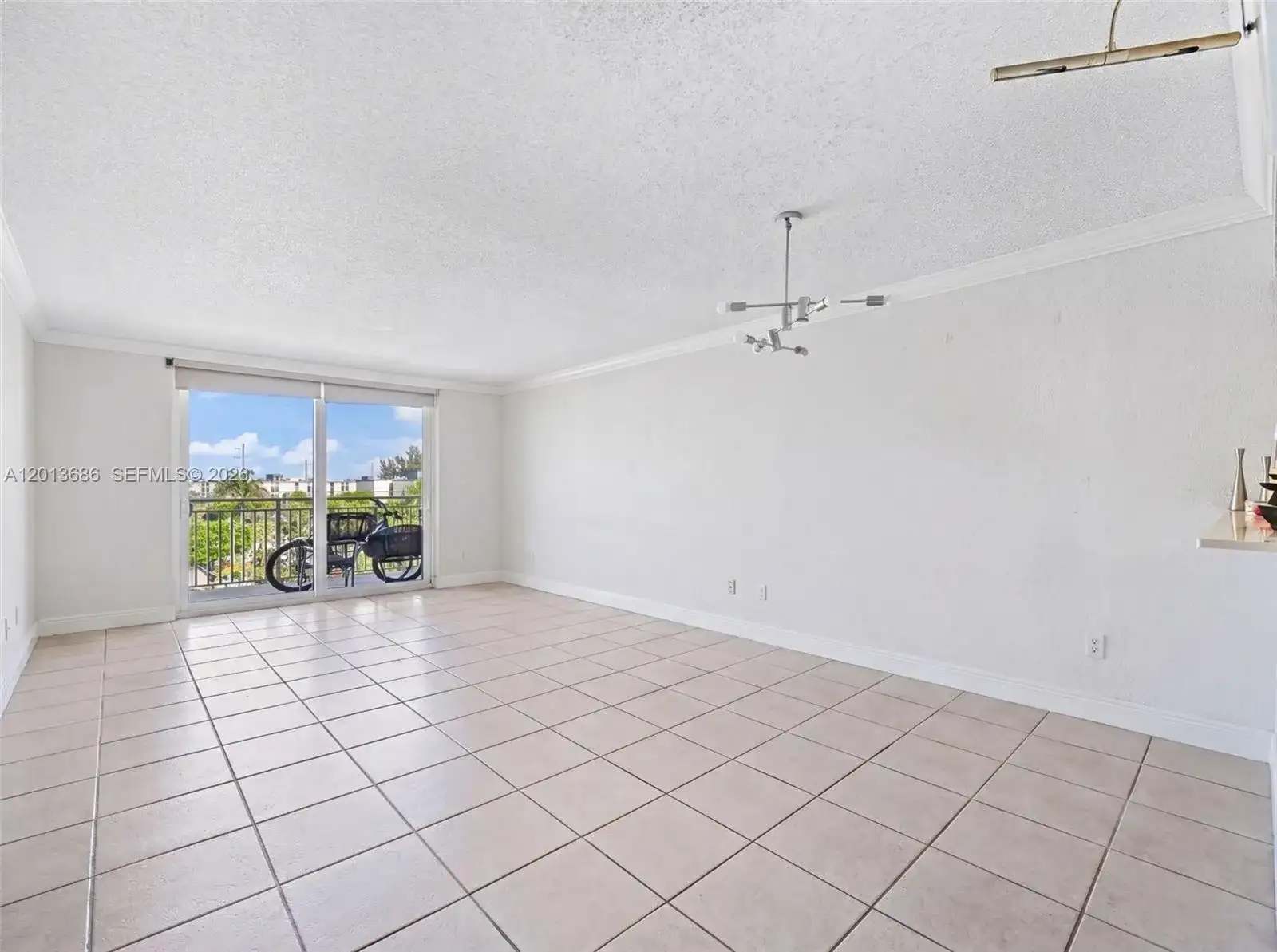 6950 Miami Gardens Dr # 506, Hialeah FL 33015 photo 4