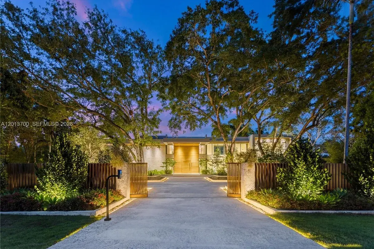 6701 SW 101 St, Pinecrest FL 33156