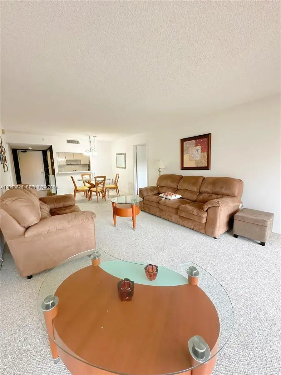 240 Lakeview Dr # 212, Weston FL 33326 photo 2