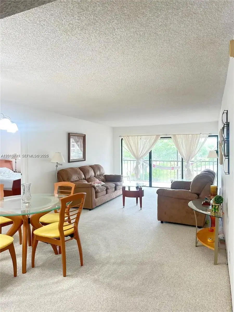 240 Lakeview Dr # 212, Weston FL 33326 photo 3