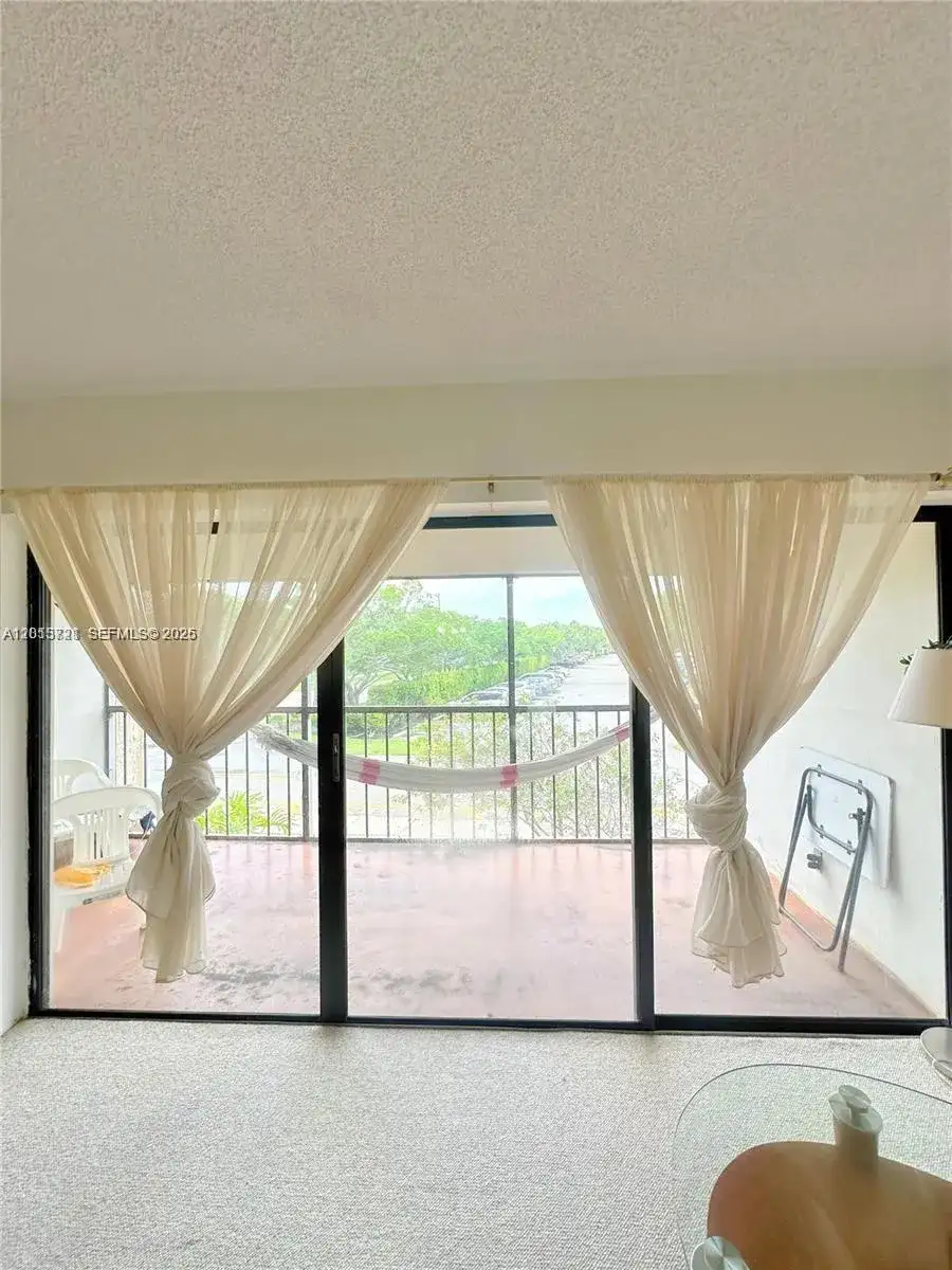 240 Lakeview Dr # 212, Weston FL 33326 photo 4