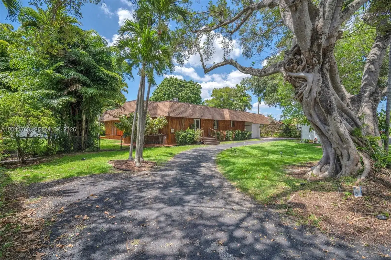 470 NE 113th St # 1, Miami FL 33161 photo 2