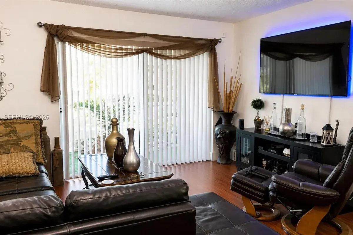 460 S Park Rd # 109, Hollywood FL 33021