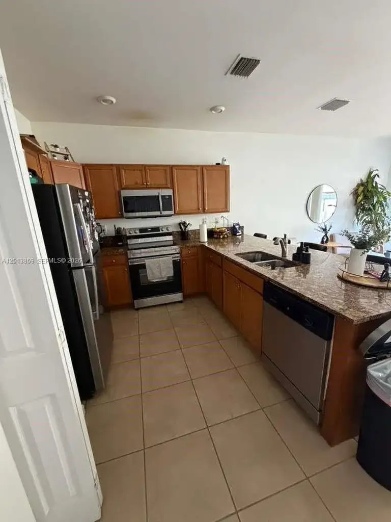 9337 W 33rd Way, Hialeah FL 33018 photo 4