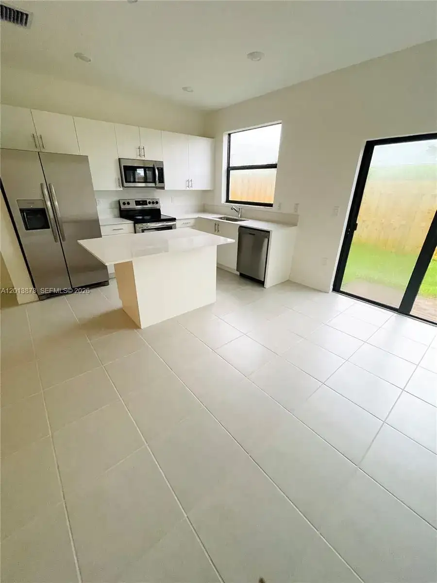929 NE 211th St, Miami FL 33179 photo 5