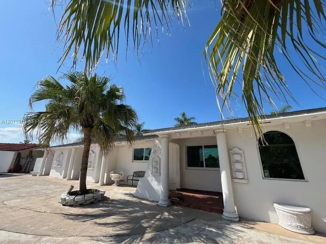 2525 SW 107th Ct, Miami FL 33165 photo 3