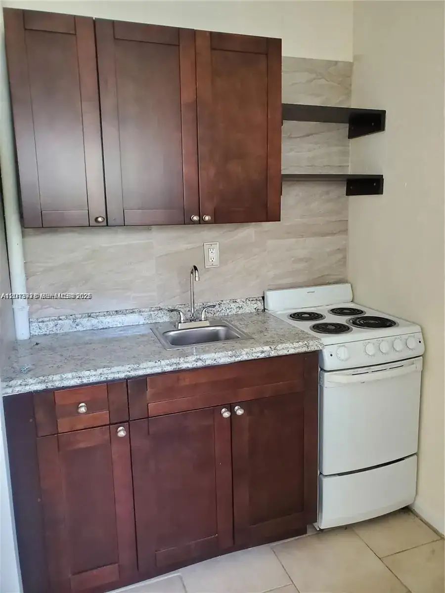 5411 Ravenswood Rd # 7a, Dania Beach FL 33312