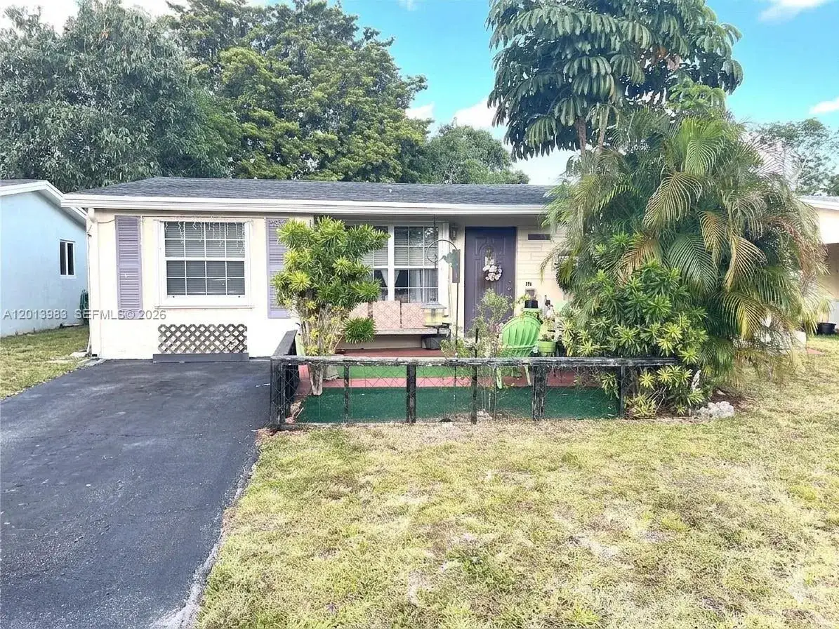 371 SW 67th Ter, Pembroke Pines FL 33023