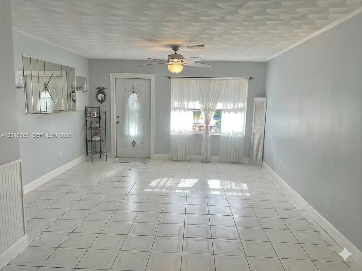 371 SW 67th Ter, Pembroke Pines FL 33023 photo 2
