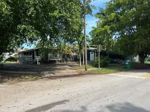 335 NE 114th St, Miami FL 33161 photo 4