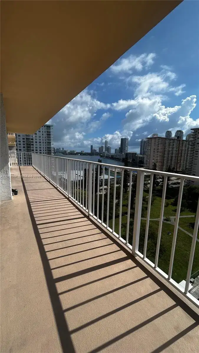290 174 ST # 1519, Sunny Isles Beach FL 33160 photo 3