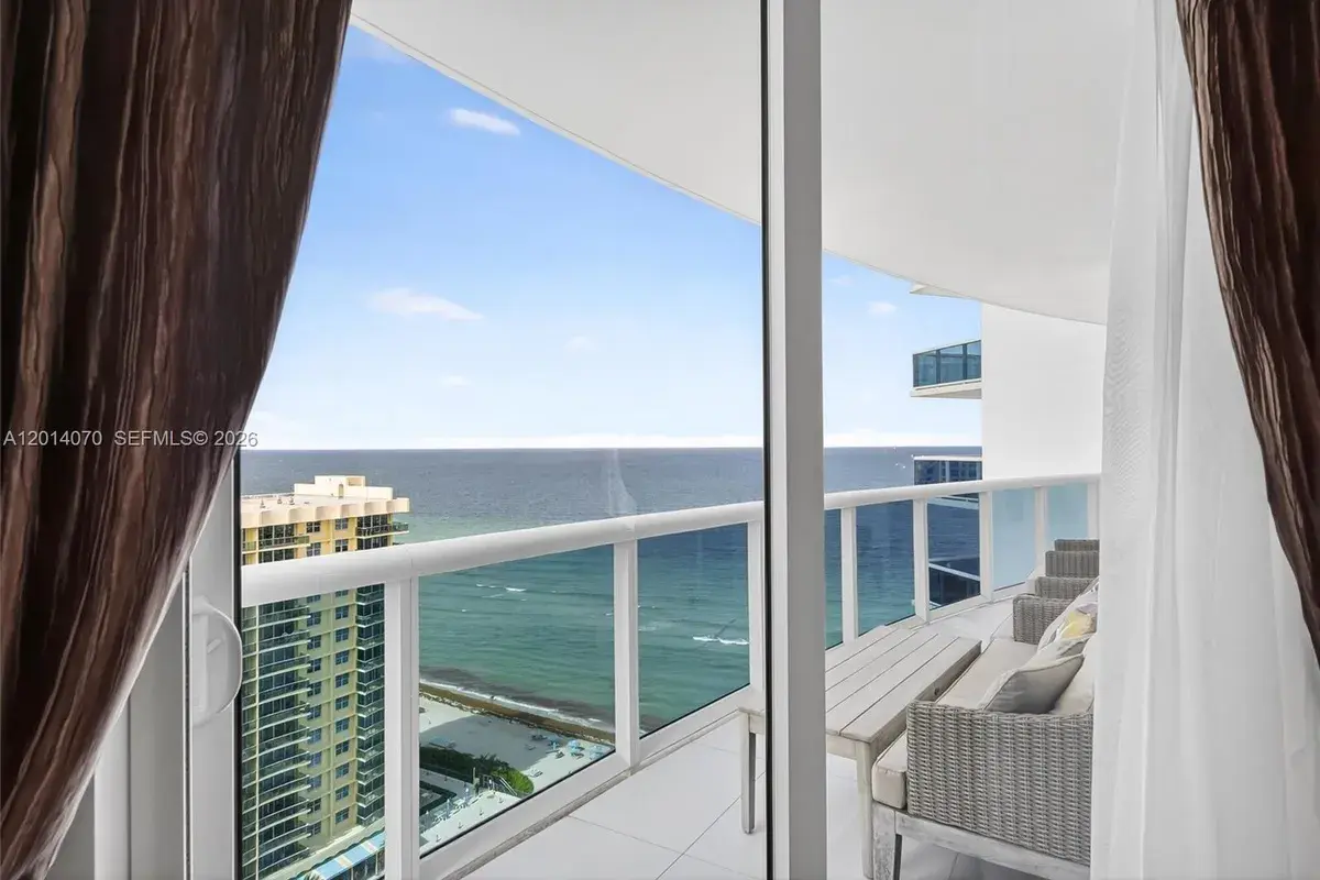 2711 S Ocean Dr # 1901, Hollywood FL 33019
