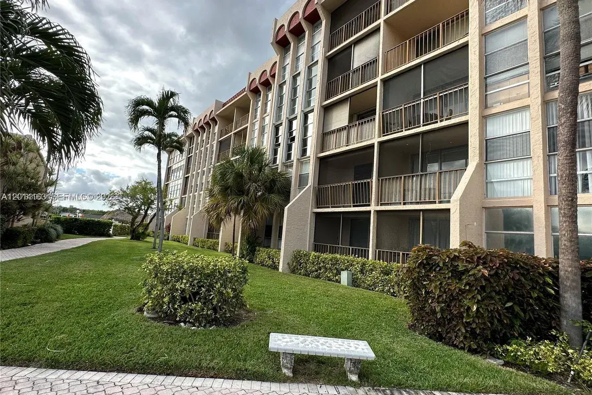 2001 Atlantic Shores Blvd # 104, Hallandale Beach FL 33009