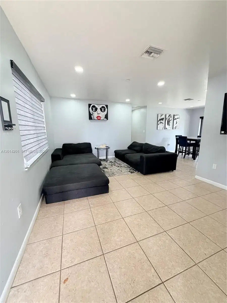 1410 NW 199TH St, Miami Gardens FL 33169 photo 2